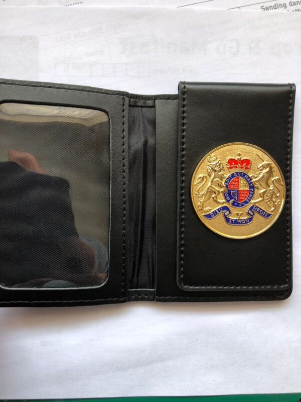 Leather ID card wallet with generic UK crest